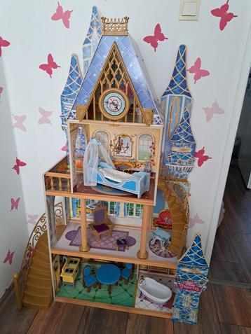 Poppenhuis Princes beschikbaar voor biedingen