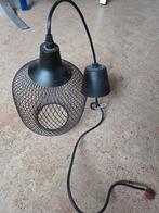 Zwarte metalen lamp, Huis en Inrichting, Lampen | Hanglampen, Gebruikt, Ophalen of Verzenden, Metaal, Minder dan 50 cm