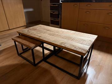 Mango houten salontafel beschikbaar voor biedingen
