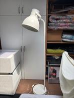 Witte stalamp van de ikea, Huis en Inrichting, Lampen | Vloerlampen, Ophalen, Zo goed als nieuw, 150 tot 200 cm