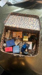 44 mini parfumflesjes, Verzamelen, Parfumverzamelingen, Ophalen of Verzenden, Zo goed als nieuw, Miniatuur