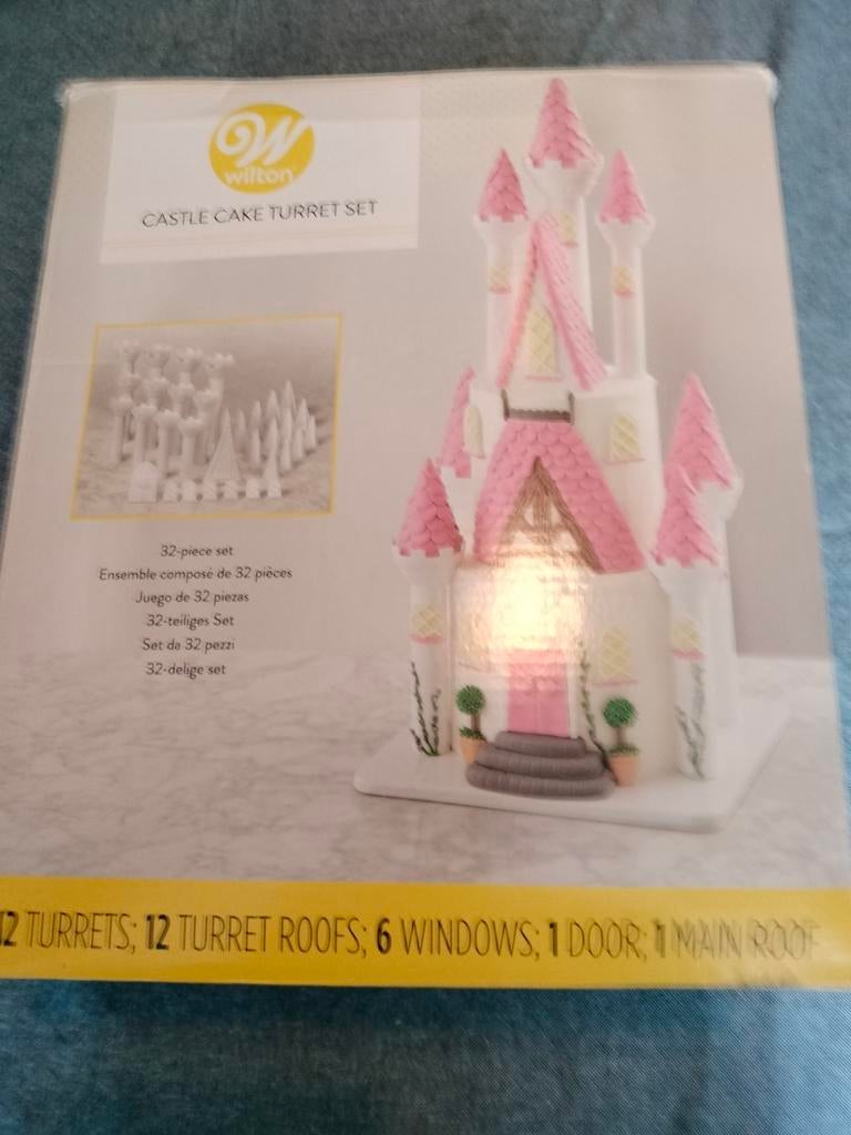 Te koop wilton Kasteel Taart Decoratie Set - Nieuw!, Ophalen of Verzenden, Nieuw, Taarten, Versiering