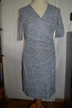 Comma, leuke grijze jurk met overslag, maat 40, Kleding | Dames, Jurken, Maat 38/40 (M), Zo goed als nieuw, Knielengte, Grijs