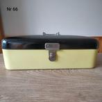 EMAILLE GELE BROODTROMMEL MET ZWARTE DEKSEL., Ophalen of Verzenden