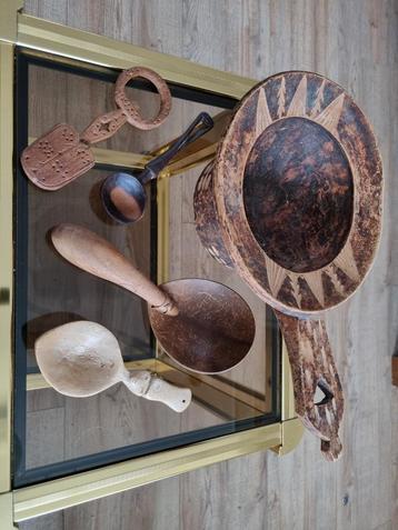 Houten lepels en kom beschikbaar voor biedingen
