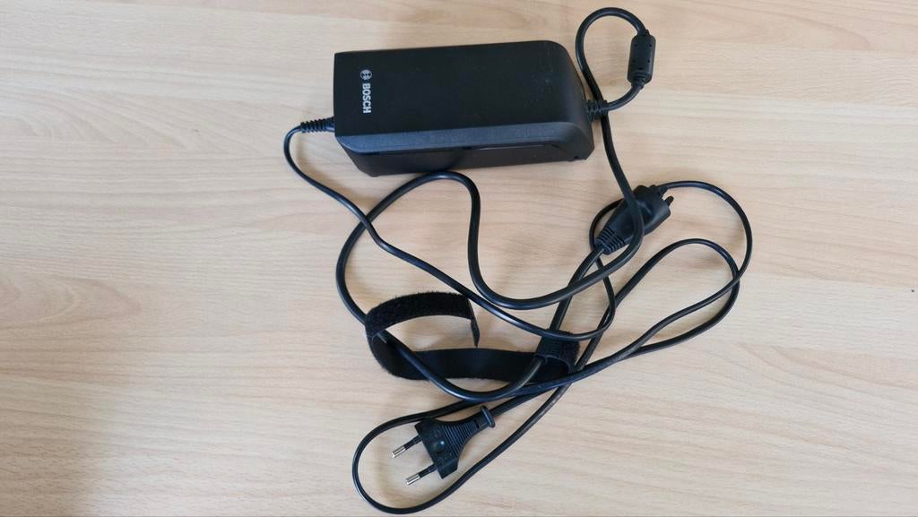 Bosch E-bike Acculader BCS220, Fietsen en Brommers, Fietsaccessoires | Fietsaccu's, Ophalen, Gebruikt