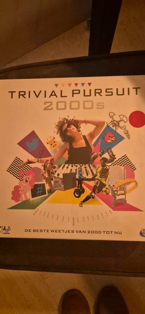 Trivial Pursuit 2000 - Nostalgie!, Hobby en Vrije tijd, Gezelschapsspellen | Bordspellen, Gebruikt, Drie of vier spelers, Vijf spelers of meer