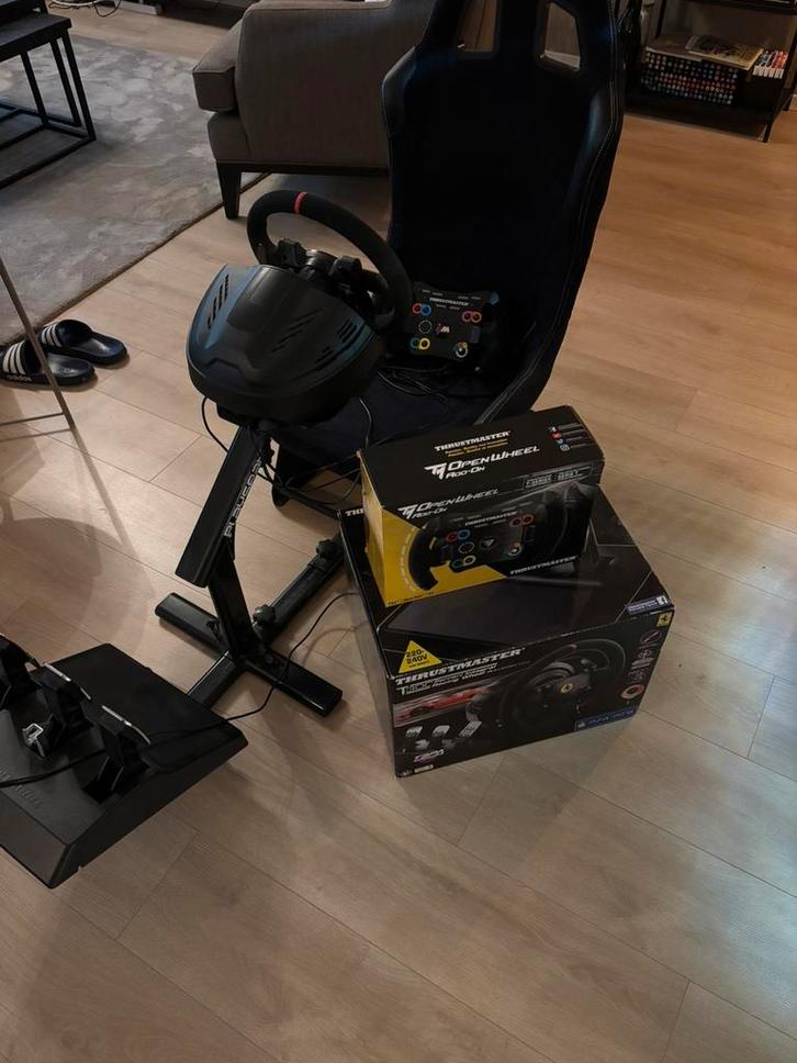 Playseat met Thrustmaster T300 Ferrari + open wheel, Spelcomputers en Games, Spelcomputers | Sony PlayStation Consoles | Accessoires