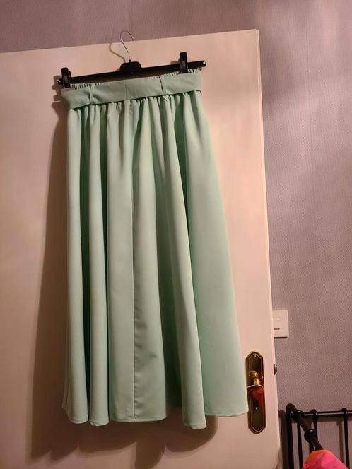 Nieuwe mintgroene zwierige rok, Kleding | Dames, Rokken, Nieuw, Maat 38/40 (M), Groen, Onder de knie, Ophalen of Verzenden