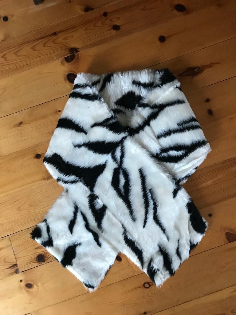 stola 143 cm, Ophalen of Verzenden, Jongen of Meisje