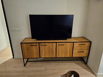 Industriele kast van hout met ijzeren frame (zonder TV) beschikbaar voor biedingen