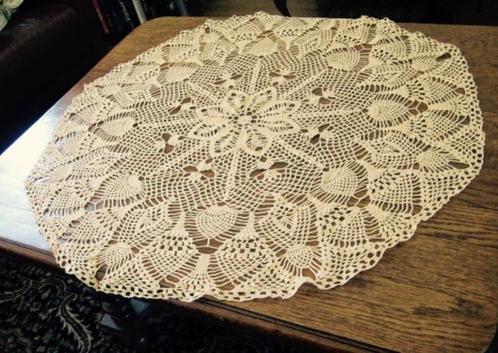 MOOI ROND GEHAAKT KLEEDJE ,APARTE GELE ? KLEUR, Antiek en Kunst, Curiosa en Brocante, Ophalen of Verzenden