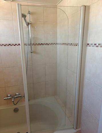 Glazen douche deur voor in bad. 150 hoog bij 116 breed beschikbaar voor biedingen