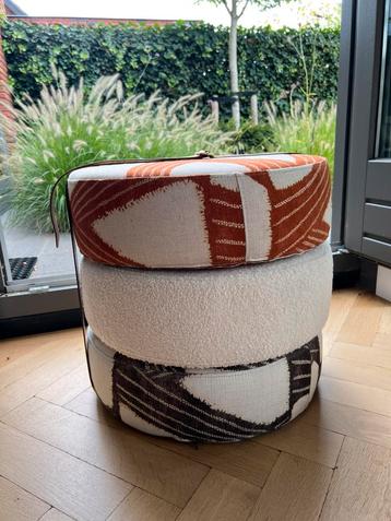 Toffe poef in 3 lagen beschikbaar voor biedingen