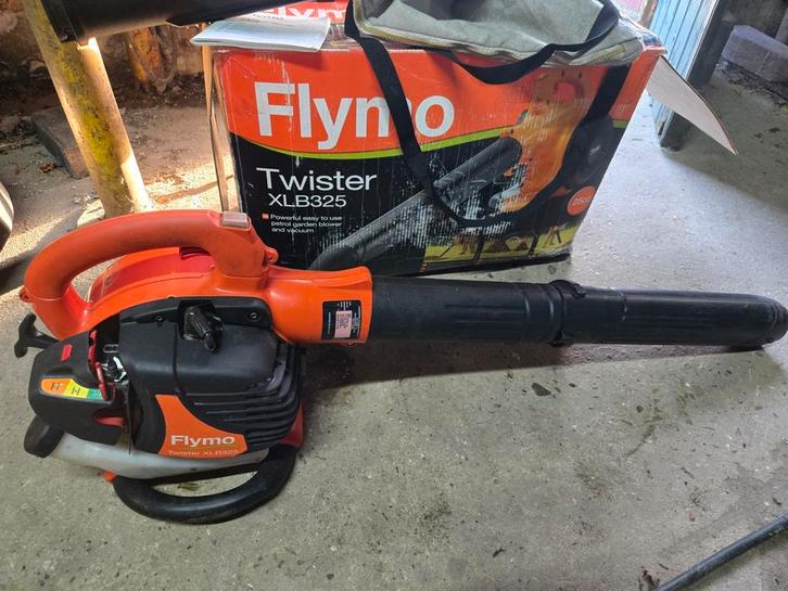 Flymo Twister XLB325 bladblazer | met werk XLB 325, Tuin en Terras, Bladblazers, Gebruikt, Handgedragen, Benzine, Met opvangzak