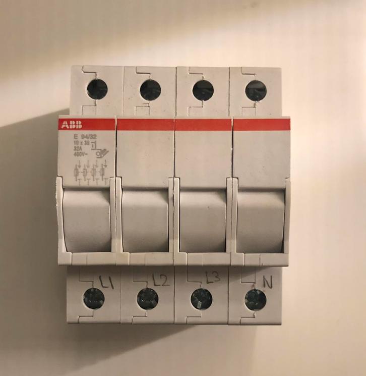 ABB E94/32 lastscheider zekeringhouder 4P 32A 2CSM204723R180, Hobby en Vrije tijd, Elektronica-componenten, Zo goed als nieuw