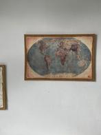 Twee schilderijen van jute wereld kaart., Ophalen of Verzenden, Zo goed als nieuw