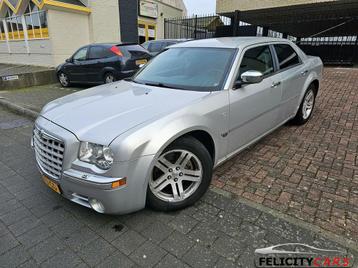 Chrysler 300C 2.7 V6 leer navi 195.000km nap beschikbaar voor biedingen