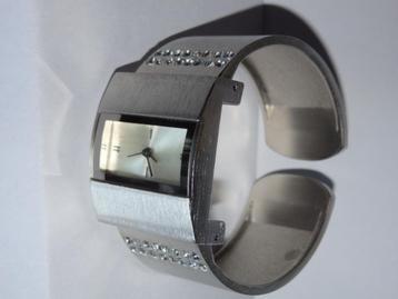 Horloge armband LVBYR dames, Dist. bylpar armbandhorloge beschikbaar voor biedingen