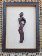 3 schilderijen met houten vrouwen figuren, Antiek en Kunst, Ophalen of Verzenden