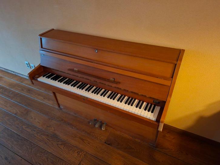 Gebruikte Furstein Piano moet even gestemd worden, Muziek en Instrumenten, Piano's, Gebruikt, Piano, Bruin, Ophalen