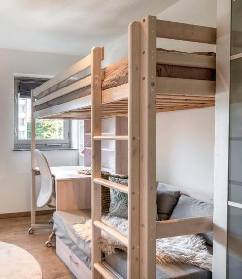 Hoogslaper met bureau & chillhoek, Huis en Inrichting, Slaapkamer | Stapelbedden en Hoogslapers, Zo goed als nieuw, Hoogslaper