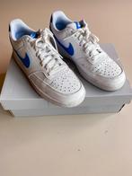 Nike Air Force 1 wit/blauw - Maat 40,5, Kleding | Dames, Ophalen of Verzenden, Zo goed als nieuw, Wit, Sneakers of Gympen