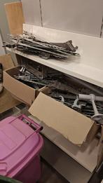 Partij oud ijzer uit voormalige winkel, Doe-het-zelf en Verbouw, IJzerwaren en Bevestigingsmiddelen, Ophalen, Gebruikt, 250 mm of meer