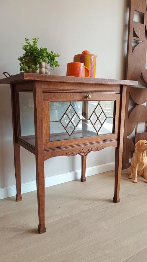 13. Vintage theekastje met glas in lood en geslepen glas, Huis en Inrichting, Kasten | Vitrinekasten, Zo goed als nieuw, Minder dan 100 cm
