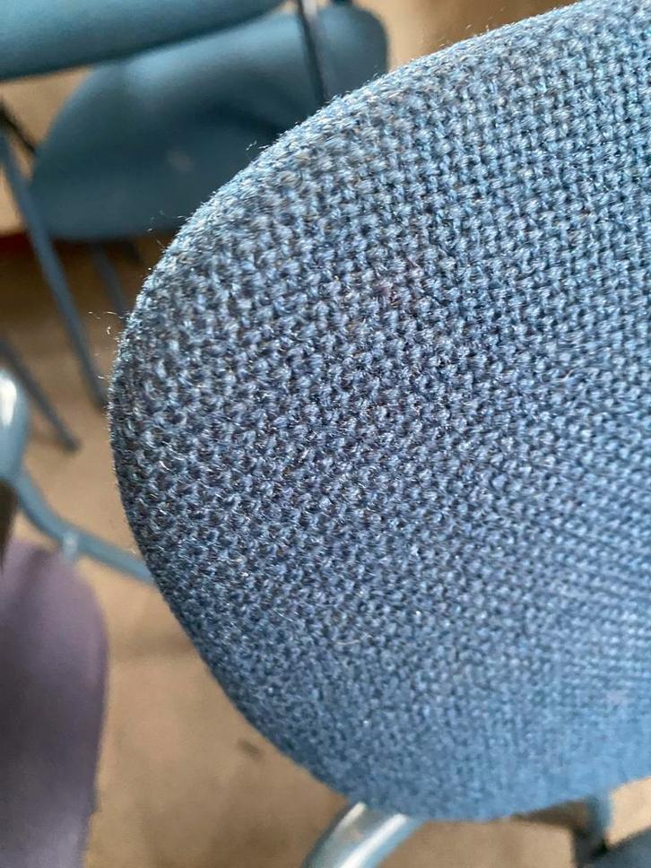 Stapelbare kantinestoelen 16 stuks, Huis en Inrichting, Stoelen, Gebruikt, Vijf, Zes of meer stoelen, Metaal, Blauw, Ophalen