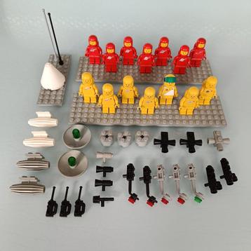 Vintage Lego Space figuren en onderdelen. beschikbaar voor biedingen