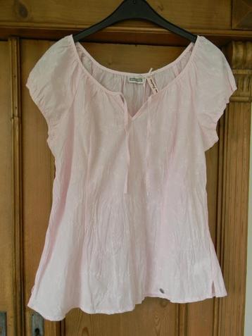 Leuke roze broderie top                                      beschikbaar voor biedingen