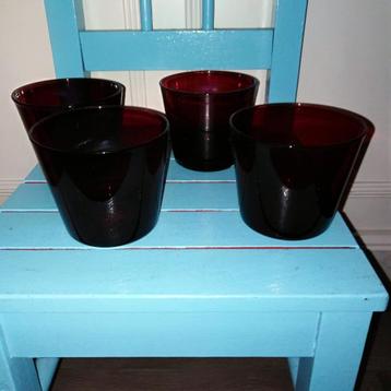 Glazen donkerrood glas 4 stuks beschikbaar voor biedingen