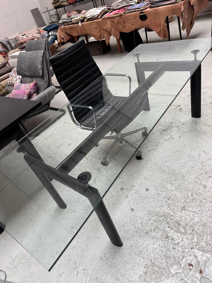 LC 6 LC6 Le Corbusier bureau + Vitra Eames EA 119 leer stoel, Antiek en Kunst, Antiek | Meubels | Tafels, Ophalen of Verzenden