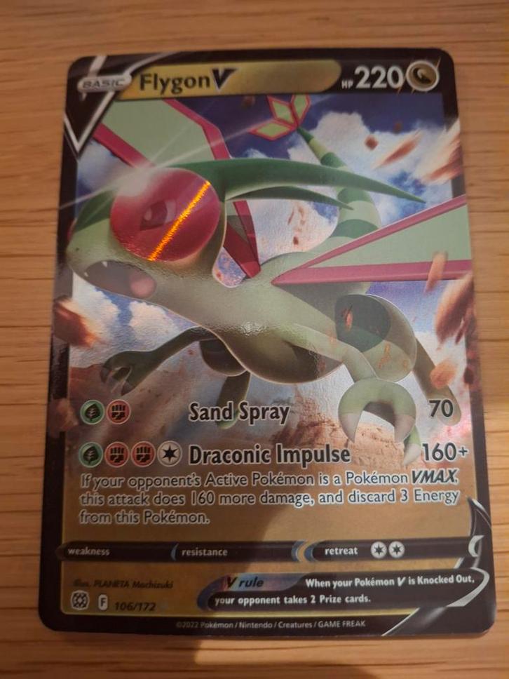 Flygon V 106/172 - Brilliant Stars, Hobby en Vrije tijd, Verzamelkaartspellen | Pokémon, Ophalen of Verzenden