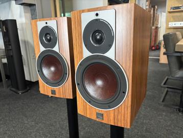 Dali Rubicon 2 + Dali stands (set van 2) beschikbaar voor biedingen