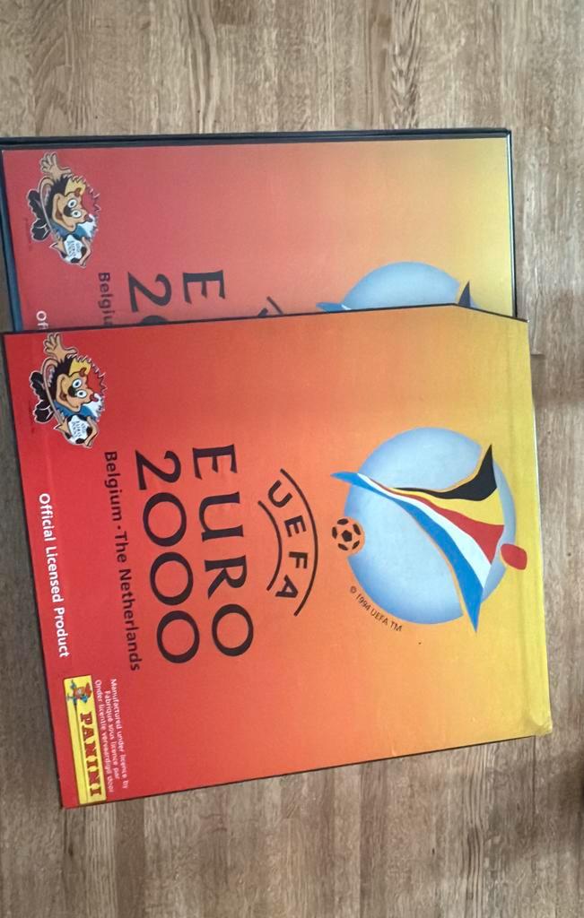 Panini ek 2000 set met lege album, Hobby en Vrije tijd, Stickers en Plaatjes, Zo goed als nieuw, Meerdere stickers, Ophalen of Verzenden