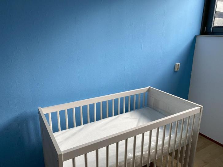 wit/creme ledikantje te koop, Kinderen en Baby's, Babywiegjes en Ledikanten, Gebruikt, Ledikant, Ophalen