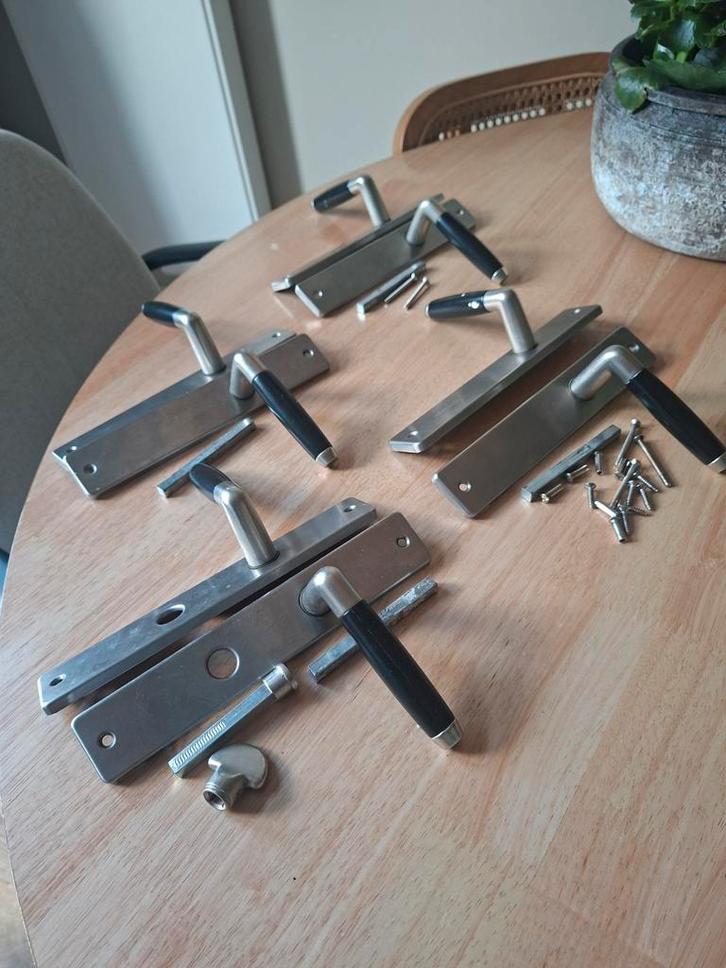 Gamma deurbeslag retro/ jaren 30 met schild 5 paar en slot, Doe-het-zelf en Verbouw, Hang- en Sluitwerk, Gebruikt, Klink of Kruk