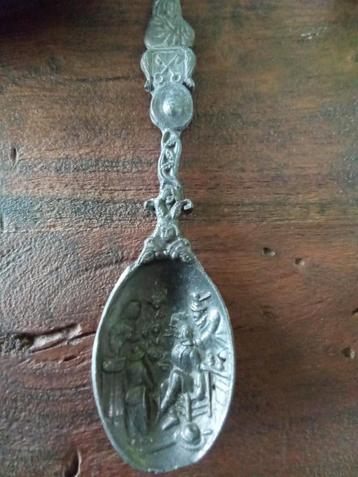 antieke gemerkte tinnen lepel beschikbaar voor biedingen