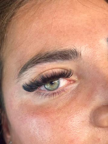 Wimperextensions beschikbaar voor biedingen