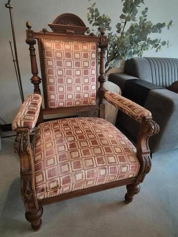 Vintage stoel beschikbaar voor biedingen