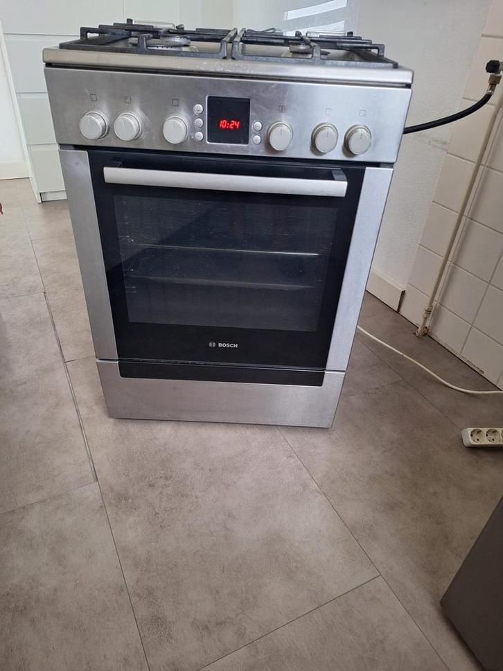 Bosch gasfornuis en oven, Witgoed en Apparatuur, Fornuizen, Zo goed als nieuw, Vrijstaand, Gas, 4 kookzones, 85 tot 90 cm, Ophalen