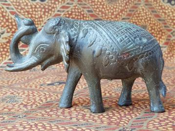 Mooi antiek Oosters brons beeldje van een olifant 10,5 cm. beschikbaar voor biedingen