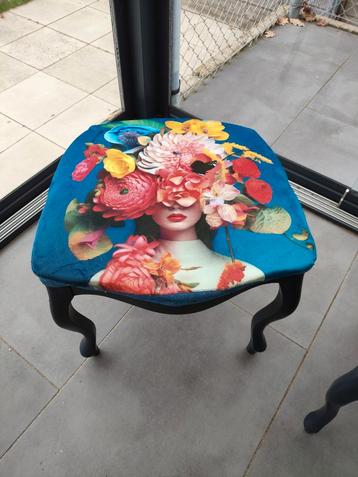 Leuk krukje/ nachtkastje/ bijzettafeltje  beschikbaar voor biedingen