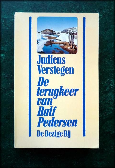 DE TERUGKEER VAN RALF PEDERSEN - Judicus Verstegen verhalen, Boeken, Romans, Zo goed als nieuw, Verzenden