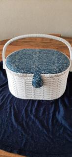 HOBBYMANDJE MET DEKSEL EN HENGSEL, Hobby en Vrije tijd, Naaien en Fournituren, Ophalen, Zo goed als nieuw