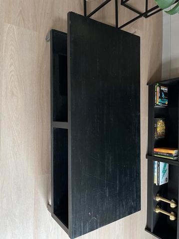 Zwarte, houten salontafel