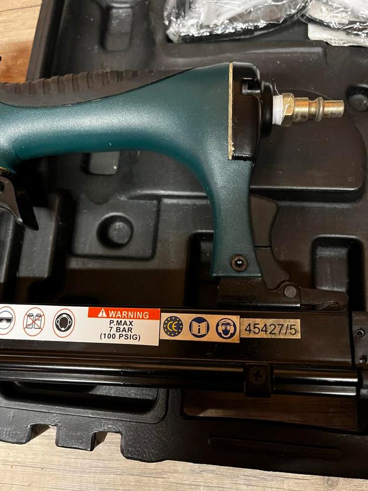 Airpress Nietmachine - Pneumatische Tackers, Doe-het-zelf en Verbouw, Gereedschap | Overige machines, Gebruikt, Ophalen of Verzenden