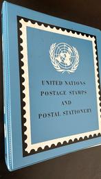 Verzameling VN New York, Genève en Wenen in map, Postzegels en Munten, Postzegels | Volle albums en Verzamelingen, Ophalen of Verzenden